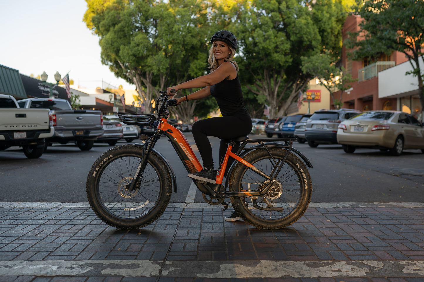 Bicicleta eléctrica EODES Emma de 750 W con neumáticos anchos para adultos, hasta 43 km/h y alcance máximo de 69 km.