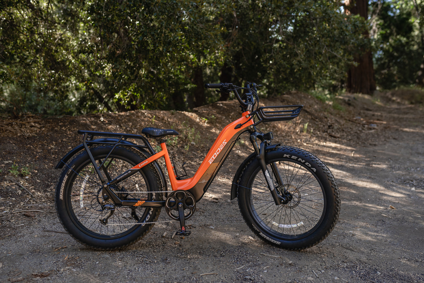 Bicicleta eléctrica EODES Emma de 750 W con neumáticos anchos para adultos, hasta 43 km/h y alcance máximo de 69 km.