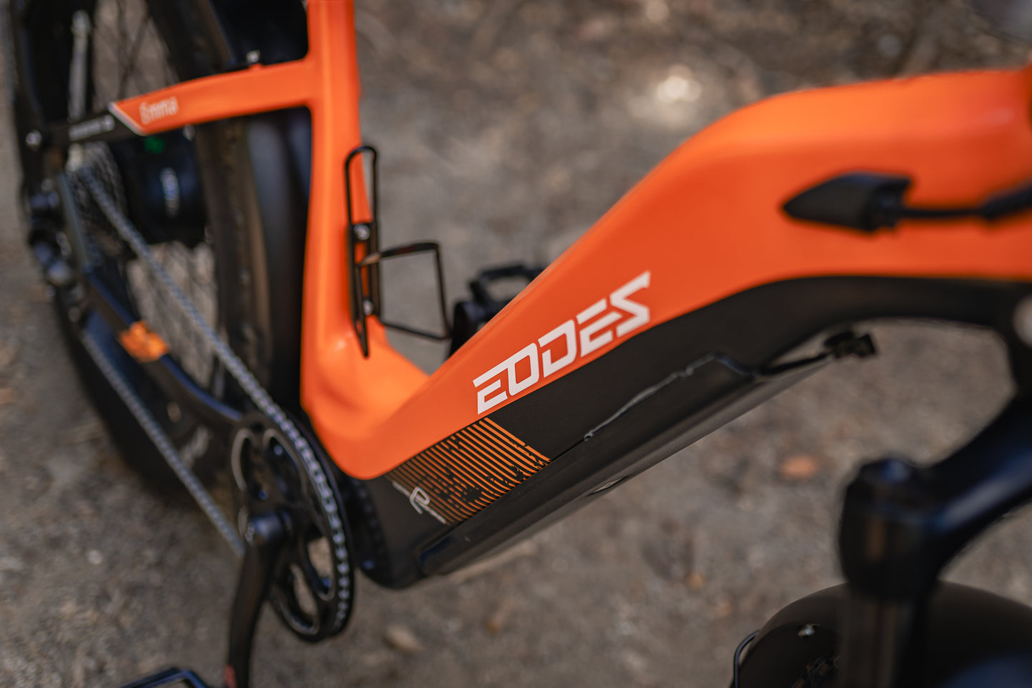 Bicicleta eléctrica EODES Emma de 750 W con neumáticos anchos para adultos, hasta 43 km/h y alcance máximo de 69 km.