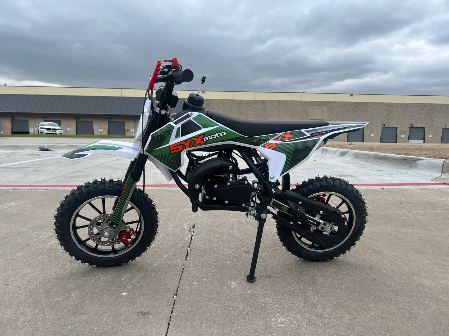 Minimoto todoterreno SYX MOTO Blitz 50cc reacondicionada, verde/naranja