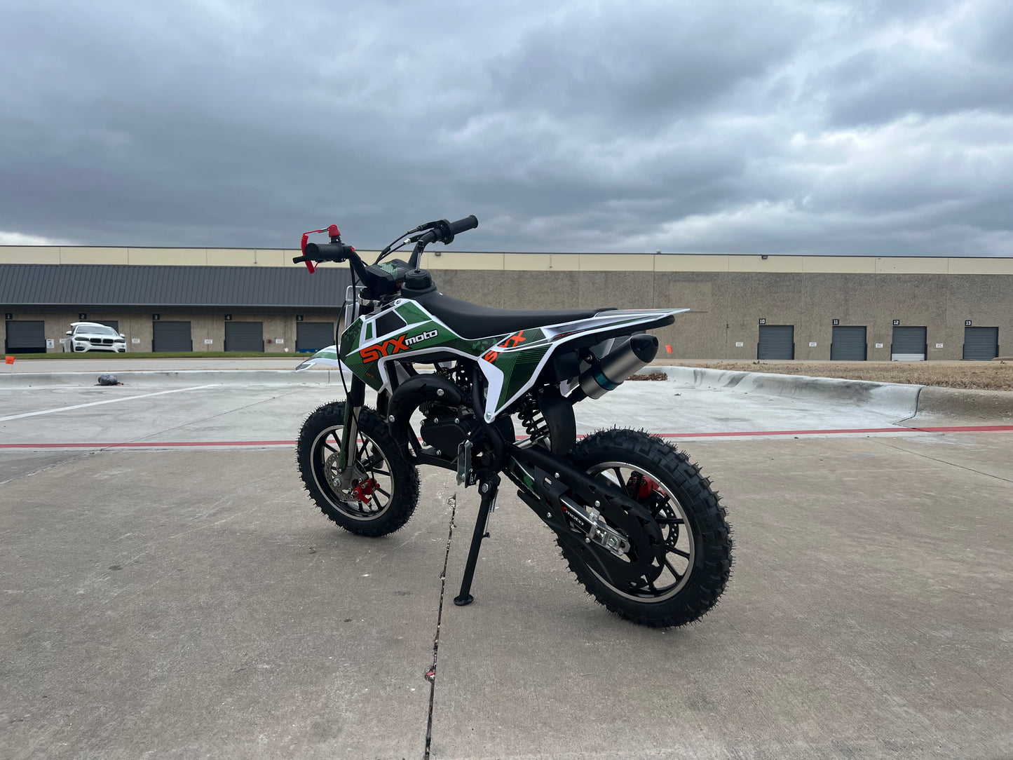 Minimoto todoterreno SYX MOTO Blitz 50cc reacondicionada, verde/naranja
